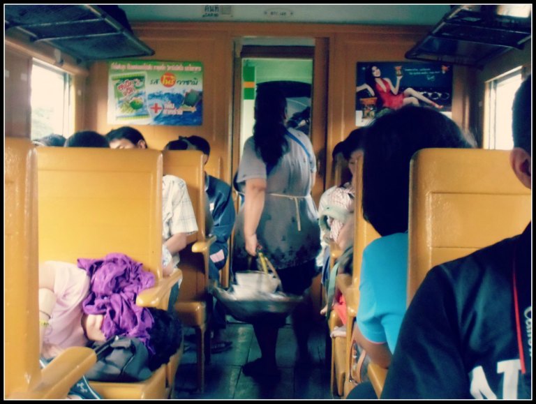 Sul treno thailandese verso Aranya Prathet, 3° classe